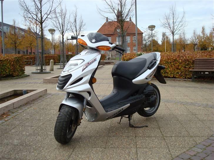 Suzuki AY-50 Katana LC (SOLGT) billede 1