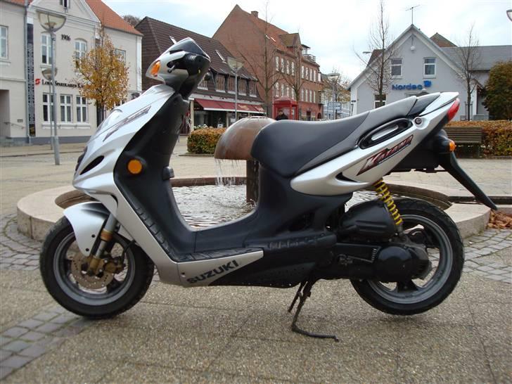 Suzuki AY-50 Katana LC (SOLGT) billede 2