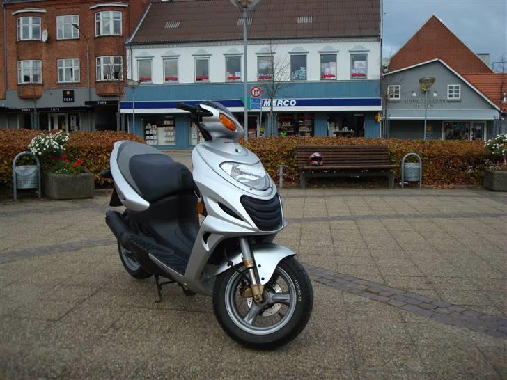 Suzuki AY-50 Katana LC (SOLGT) billede 5