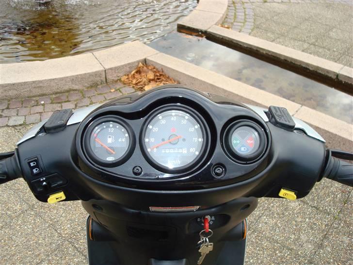 Suzuki AY-50 Katana LC (SOLGT) billede 10