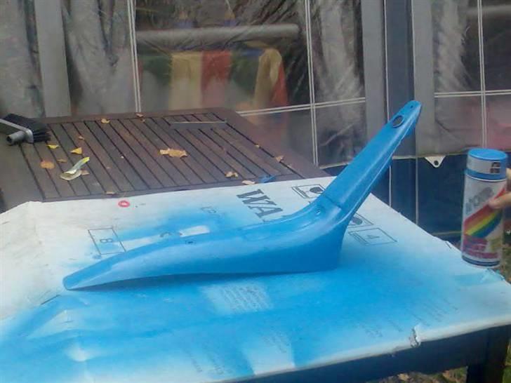 MiniBike pocket crosser - her er et billede af hvor jeg er færdig med og male skjoldet men skal have lavet et Randers FC Logo på sædet sætte billeder ind af den når den er færdig billede 6