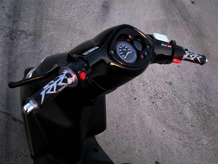 Yamaha Jog R  - d. 4 maj 2008 billede 2