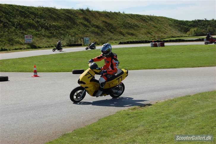 Piaggio NRG LC  19,35 hk SPLITTET - Mig til SSW da jeg var ude og prøve Dennis runner billede 12