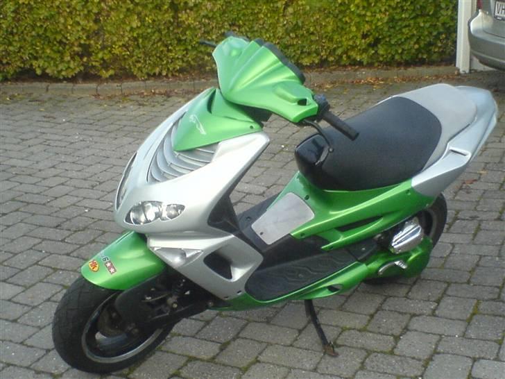 Peugeot Speedfight 2 **SOLGT** - Sådan var den da jeg købte den, der kommer nye dele på inden længe billede 2