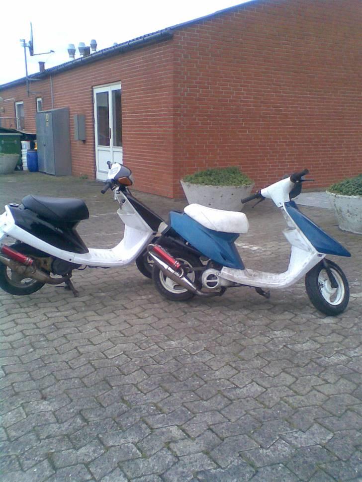 Yamaha jog fs (projekt) - kjærs til venstre og min til højre:D billede 9