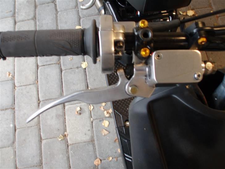 Yamaha Jog FS LC - ved godt der er 2 forskellige skruer, men tabte sgu den rigtige !  billede 9