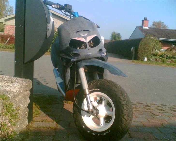 Aprilia Rally - SOLGT - ja det blev for koldt til og male den, så nu er den bare slebet ned, så maler jeg når der bliver rigtigt varmt igen :D billede 10