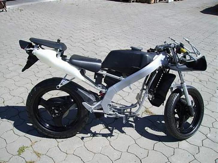 Aprilia RS50 (FØR) (SOLGT) - Gammelt billede, taget af tidligere ejer som renoverede den billede 2