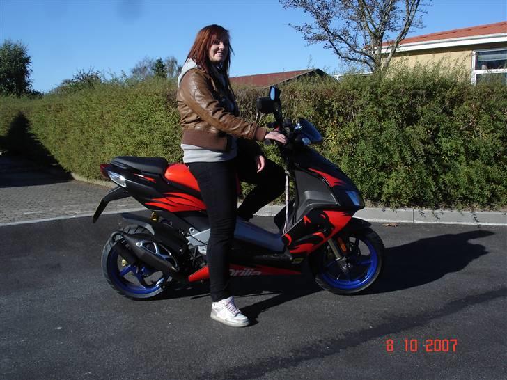 Aprilia ditech sr factory 07 - NONONO! ligner en spade igen! d; Billedet er taget lige efter den kom hjem, efter mit lille uheld på den gamle kværn! d; billede 3