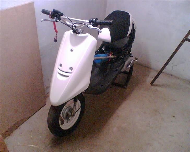 Yamaha  Jog as  Evolution Solgt. - der står den jo godt billede 10