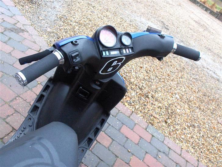 Gilera Stalker - Styr, med speedo, tank viser , kort/lang lys, olie, horn, blinklys og el-start :) billede 5