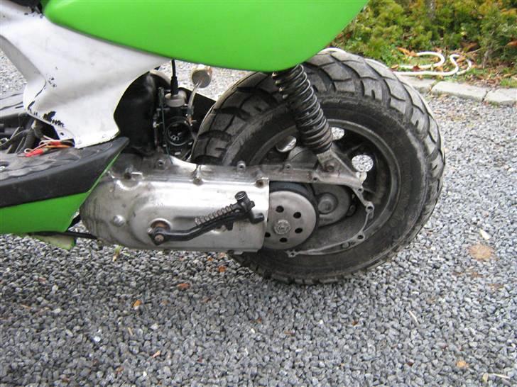 Yamaha bws spy TILSALG 5500kr - Jeg blev nød til at skære et stykke af kickstarterskjoldet fordi koblingen ikke kunne være der...hehe billede 3