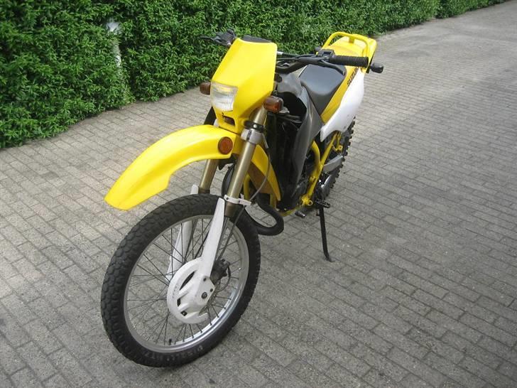 Suzuki RMX LC DD - sådan så den ud dengang jeg fik den.. dog havde jeg monteret Cross styr, helt nyt forrør og ny lakeret bagpotte billede 6