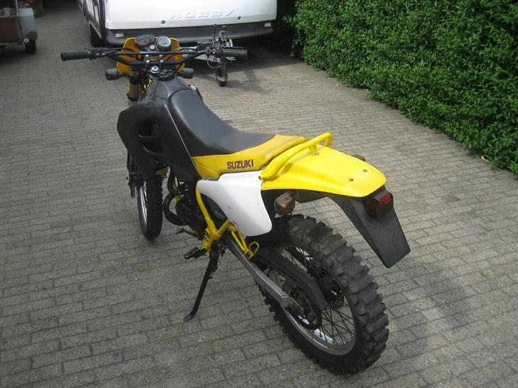 Suzuki RMX LC DD - sådan så den ud dengang jeg fik den.. dog havde jeg monteret Cross styr, helt nyt forrør og ny lakeret bagpotte billede 7