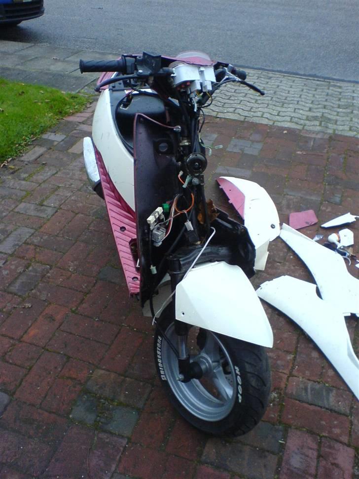 Suzuki Estilete *EFTER* :( :( - Kæft man .. det gør sku ondt at se efter alt det arbjejde :(  billede 5