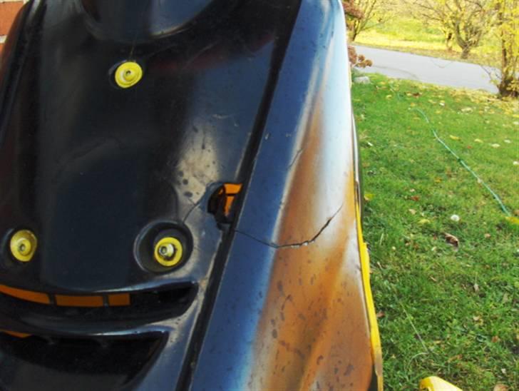 Yamaha Jog Fs (((STJÅLET))) - Hul i frontskjold. billede 4