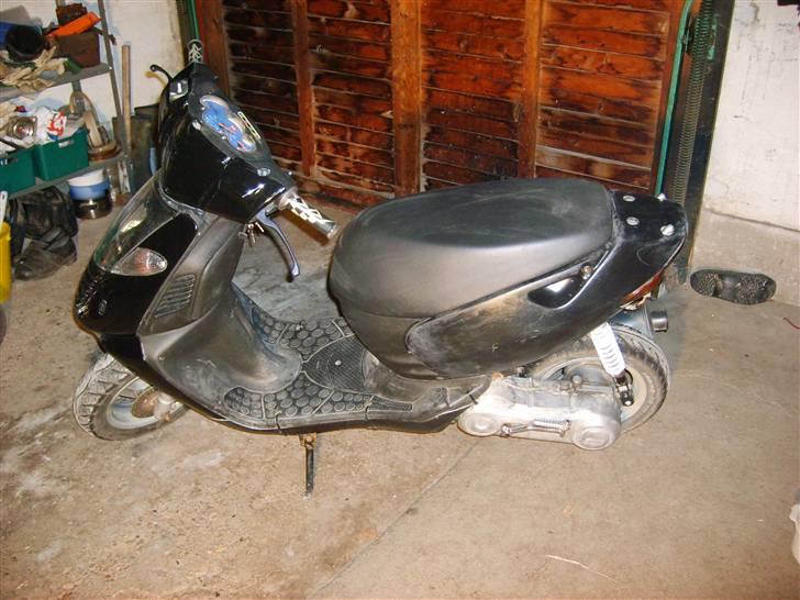 Aprilia sonicen - FØR - - helt gammelt billede af sonic da jeg lige havde købt den.. synes der er sket noget ? billede 5