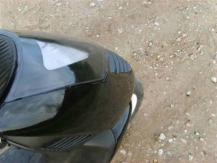 Aprilia sonicen - FØR - - synes selv det er for fedt.. og har spartlet det selv.. plus hjælp fra anders. :) billede 6