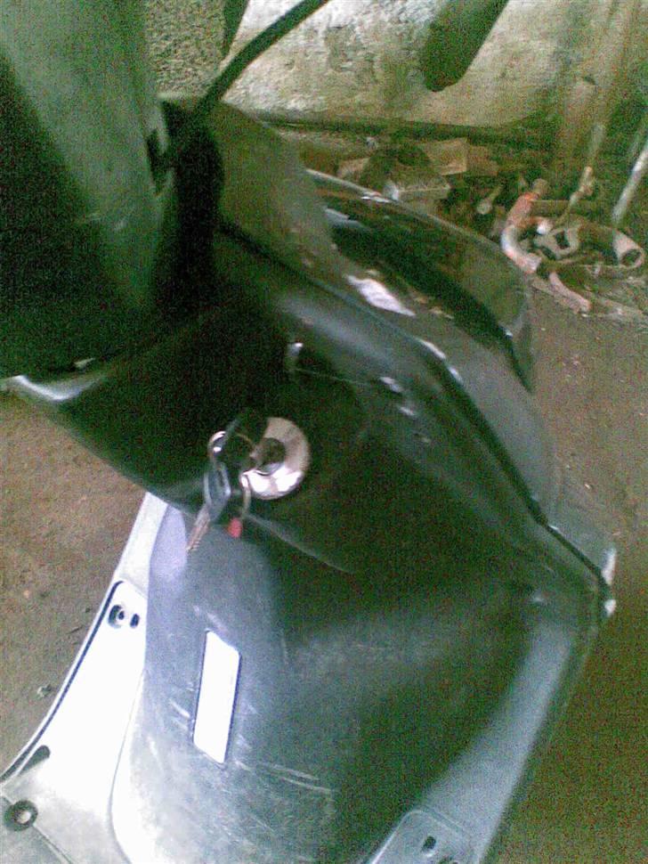 PGO HOT50               (DØD) - hvid krans ved nøgle billede 9