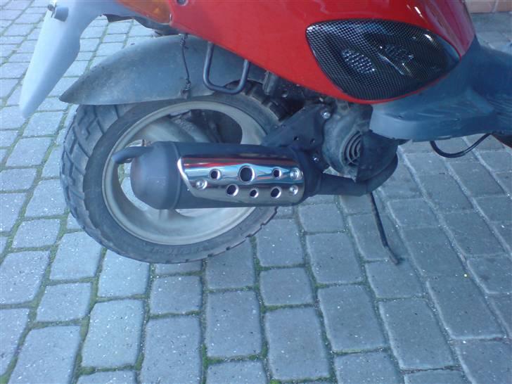 Adly Thunderbike Totalskadet - Ja den udstødning ser ikke ud af meget men den kan arbe :D billede 10