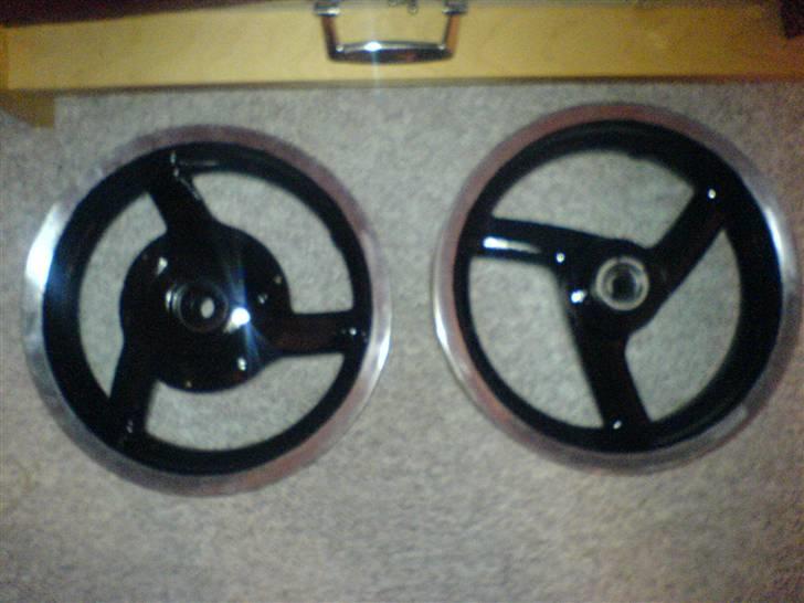 Aprilia sonic //Projekt!! - Fælgene tilbage fra maleren.. er blevet ret nice.. billede 11
