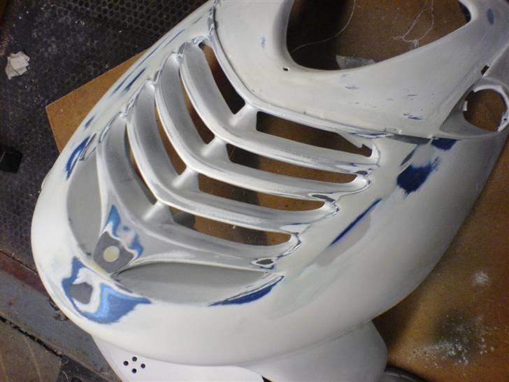 Aprilia sonic //Projekt!! - grillen igang med at blive spartlet ind i frontskjoldet.. lækkert billede 12