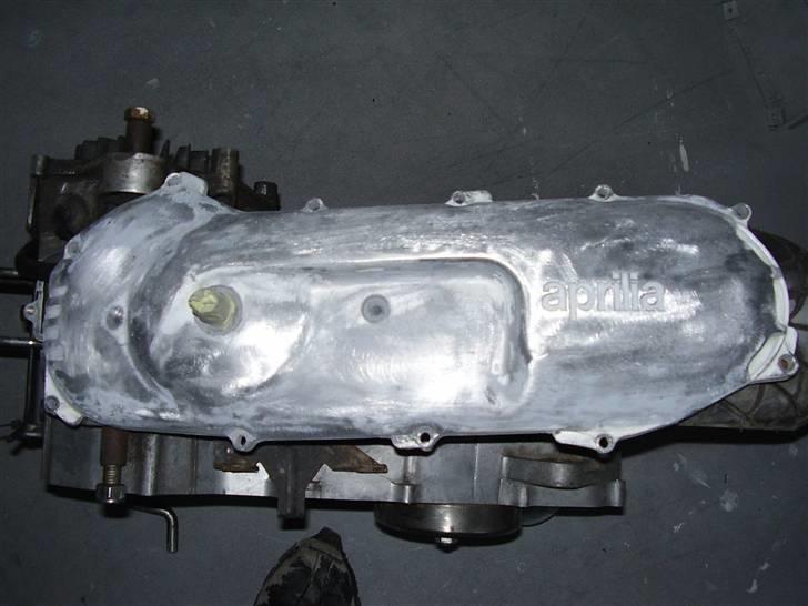 Aprilia A Rally - Byttet - MIn Far ville have det malet når den nu så grimt ud, så må så det slibet ned :b billede 13