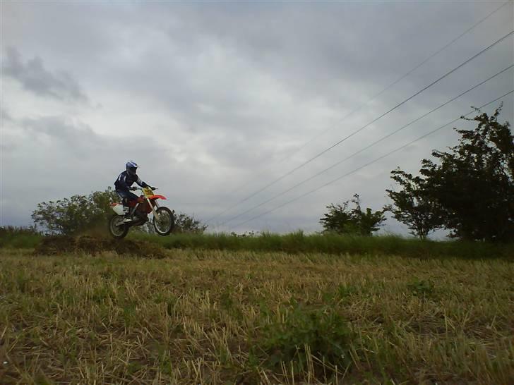 Honda cr 125 ER BLEVET STJÅLET  - Så Flyver vi lige lidt på et mini hop :P  billede 1