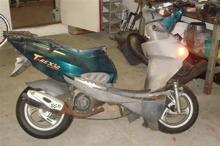 PGO dr.big byttet til street - her er min t-rex som skal hjæpe med at lave min DR.BIG billede 9