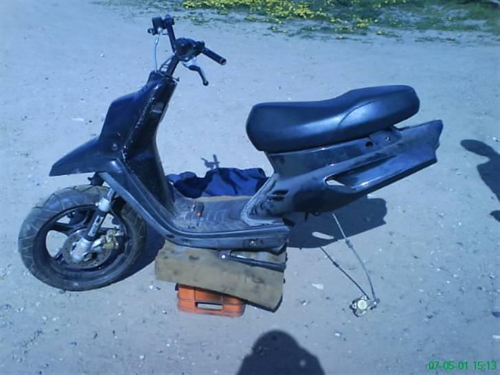 Yamaha booster SOLGT - da jeg køte den (dog med bagfælg men ikk motor) billede 9