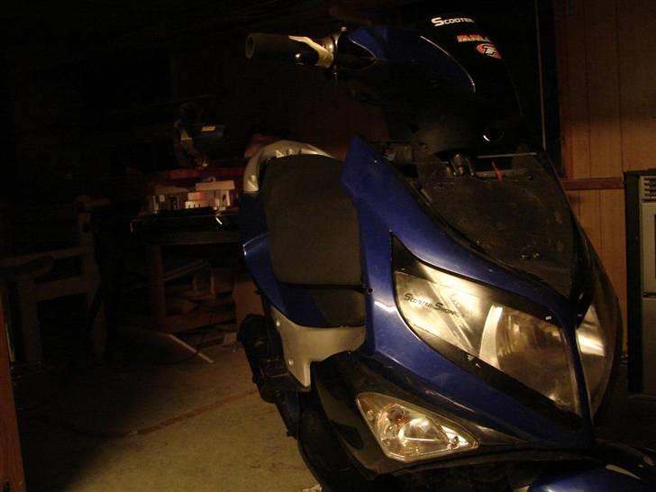 PGO G-max - Forlygterne med øjenskygge billede 6