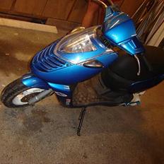 Aprilia sonic Evo Solgt