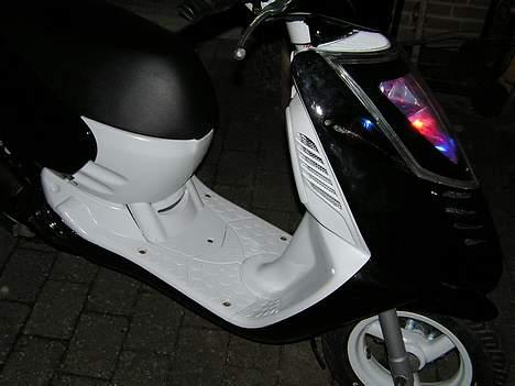 Aprilia Sonic ~$BlAcK aNd WiThE$~ billede 5