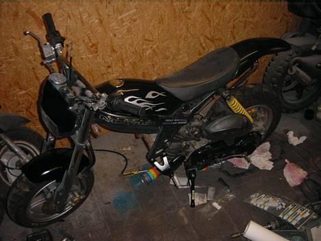 Yamaha Jog As Solgt - Det er min SSM som jeg skal til at lave op skal have hvid stell og hvide fælge og så skal plastiket være rødt :D billede 6