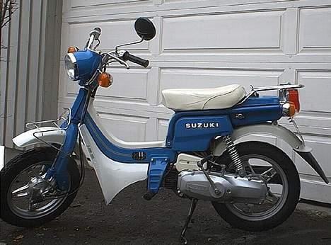 Suzuki FZ 50 - Den er helt org. bortsett fra nytt bakdekk. Jeg tror t.o.m. at tændrøret er det orginale ;) billede 2