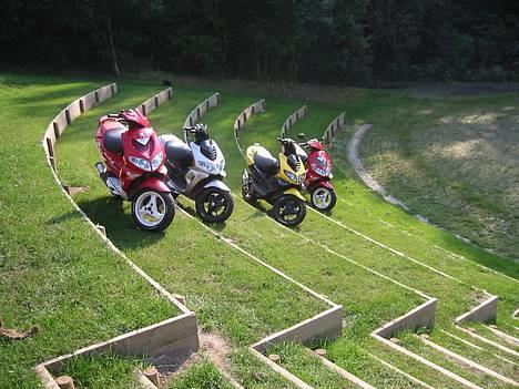 Peugeot Speedfight 2 SOLGT - Hva så drenge.. Hva siger i til tribunen ;D? billede 2