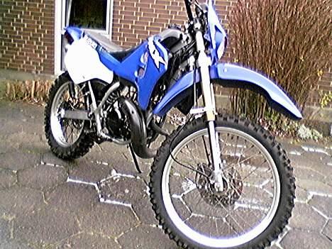 Suzuki RMX Under kontruktion! - Sådan ser den så ud nu, med det ny malede stel billede 7