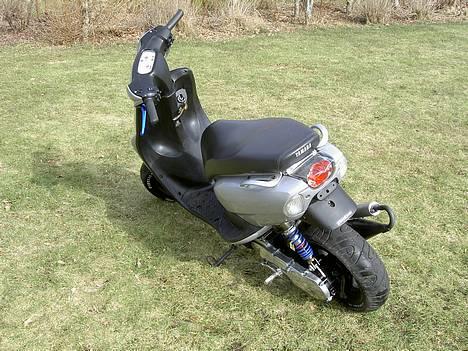 Yamaha Neos - Højglans, koso og dejlig støddæmper med 4cm forhøjer oppe i skjoldet billede 5