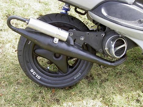 Yamaha Neos - Et lille nærbillede at Pinasco røret. Alu pot, det er det de unge vil ha :-) billede 10