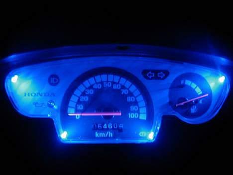Honda SFX Bebse blå  ( STJÅLET) - Jaa det er så speedometeret med de 4blå dioder. billede 5