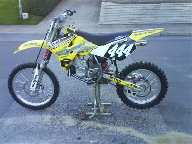 Suzuki Rm 85 Høj  (SOLGT) billede 1