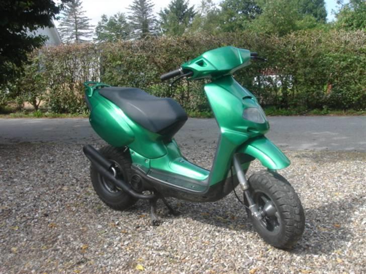 Aprilia Rally (Solgt) - Færdig set fra siden, læg mærke til at hullerne til blinklygterne er lukket. billede 4