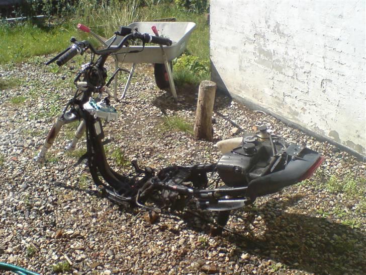 Aprilia Rally (Solgt) - Sådan startede det hele. Det meste af scooteren er lavet af stumper jeg har arvet efter min lillebror. billede 7