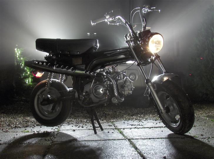 Skyteam Dax - solgt - http://www.scootergalleri.dk/html/gal_visbil.asp?ID=163929&ipc=504132 <- hvis du ikke har bruger, så brug dette link .. så kan du se alle billederne billede 1