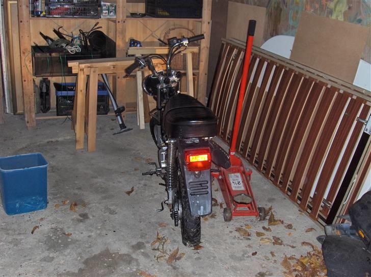 Skyteam Dax - solgt - Den ser lidt skæv ud, men det er den ikke! Det er bare bagdækket der sad en smule skævt, og bagskærmen der sad vildt skævt - det er rettet nu billede 9