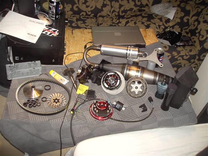 Aprilia Team # 3 wheelies*- T.C.R billede 1