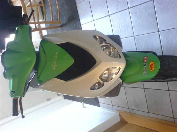 Peugeot Speedfight 2 **SOLGT** - Der mangler bare lige det sidste, nemlig en laser skåret flammegrill billede 7