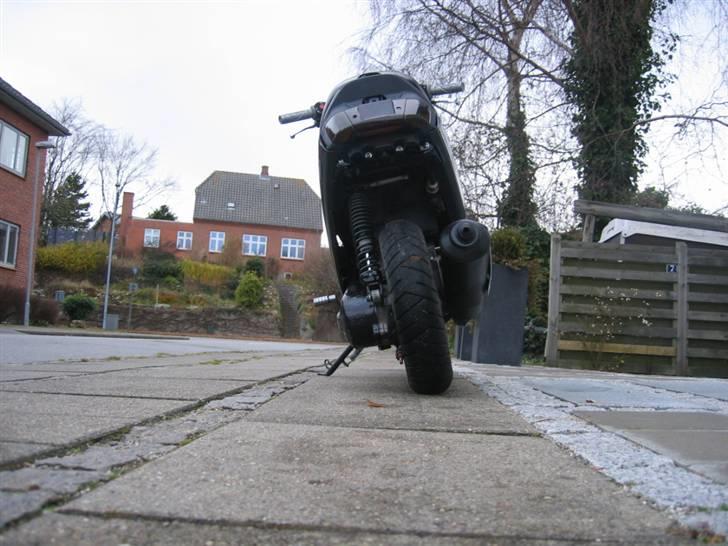 Yamaha Jog AS Solgt - Man kan lige skimte det lille Neon Rør .. billede 16