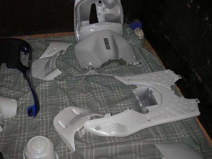 Aprilia sonic(GRETHE)  - så kom skjoldende endelig hjem , ikk til at se effekten i lakken på kamera ! billede 4