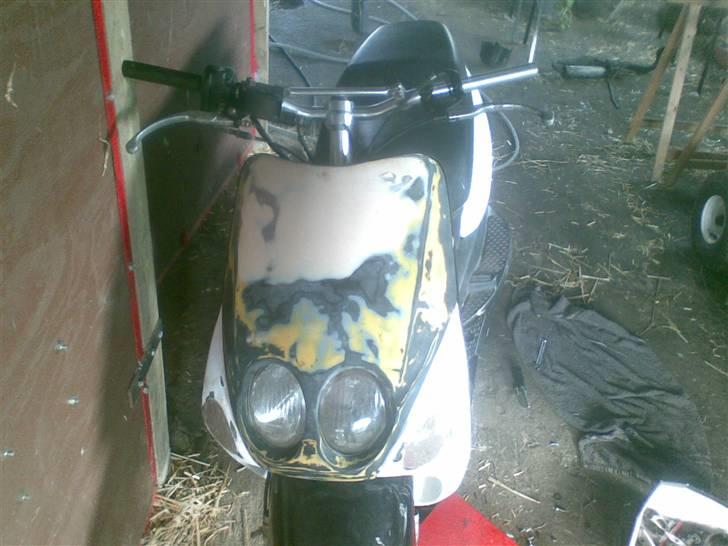 Yamaha neos nr 1 byttet - fronten der er spartlet (: billede 1